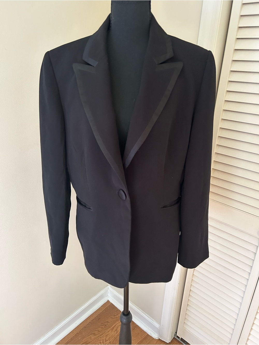 Alex Marie Black Satin-Trim Blazer 14